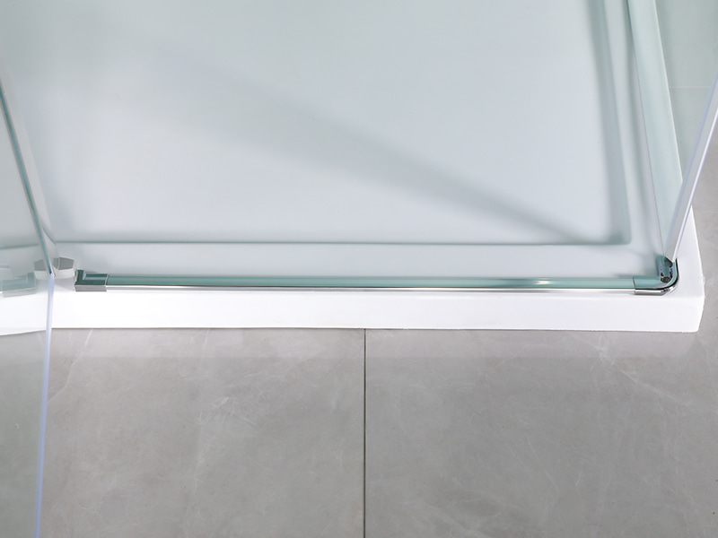 RSQB Pivot Duschabtrennung aus klarem gehärtetem Glas RSQB Pivot Duschabtrennung aus klarem gehärtetem Glas