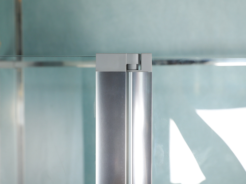 RSQB Pivot Duschabtrennung aus klarem gehärtetem Glas RSQB Pivot Duschabtrennung aus klarem gehärtetem Glas