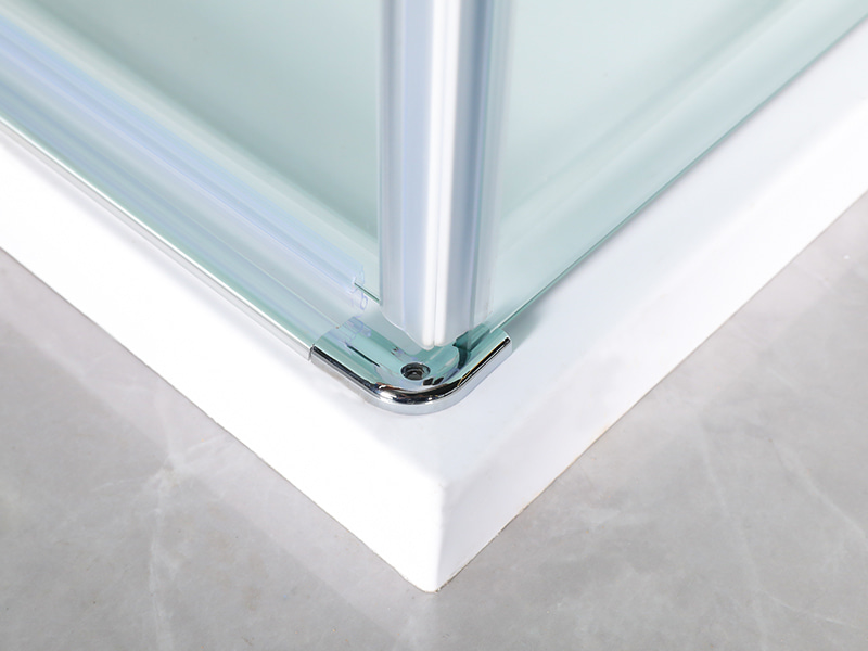 RSQB Pivot Duschabtrennung aus klarem gehärtetem Glas RSQB Pivot Duschabtrennung aus klarem gehärtetem Glas